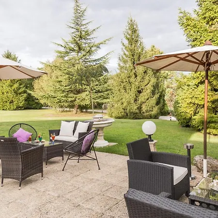Hotel Logis Les Pigeons Blancs 3*