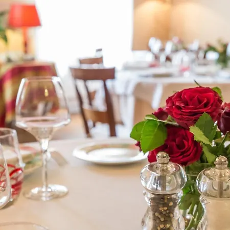 Hotel Logis Les Pigeons Blancs Cognac