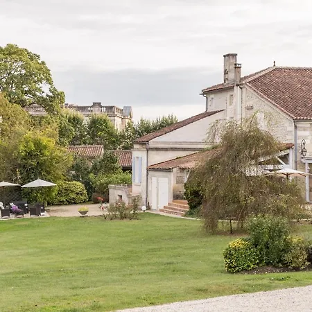 Logis Les Pigeons Blancs Hotel