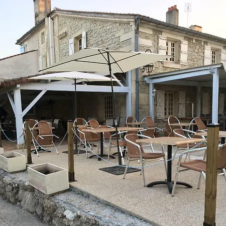 Hotel Logis Les Pigeons Blancs 3*