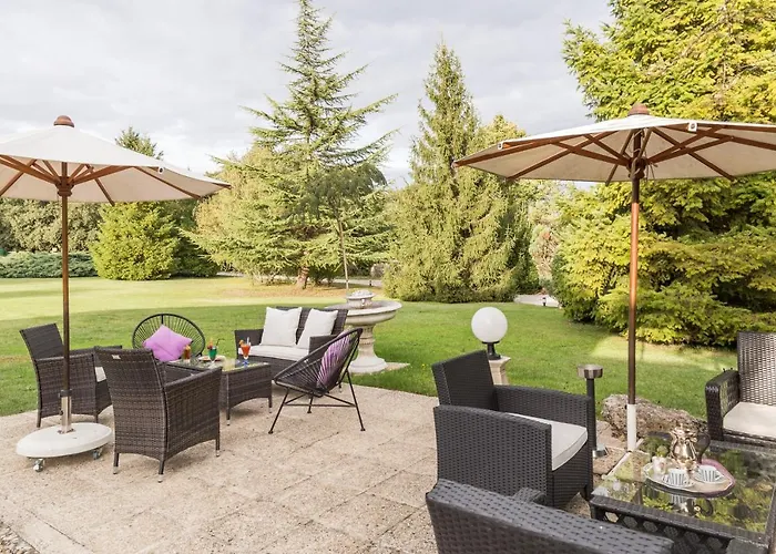 Hotel Logis Les Pigeons Blancs 3*