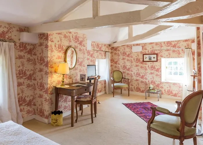 Logis Les Pigeons Blancs 3*