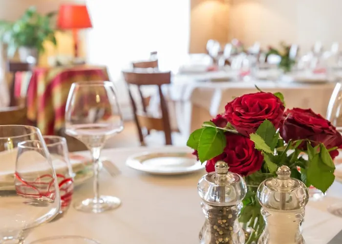 Hotel Logis Les Pigeons Blancs Cognac