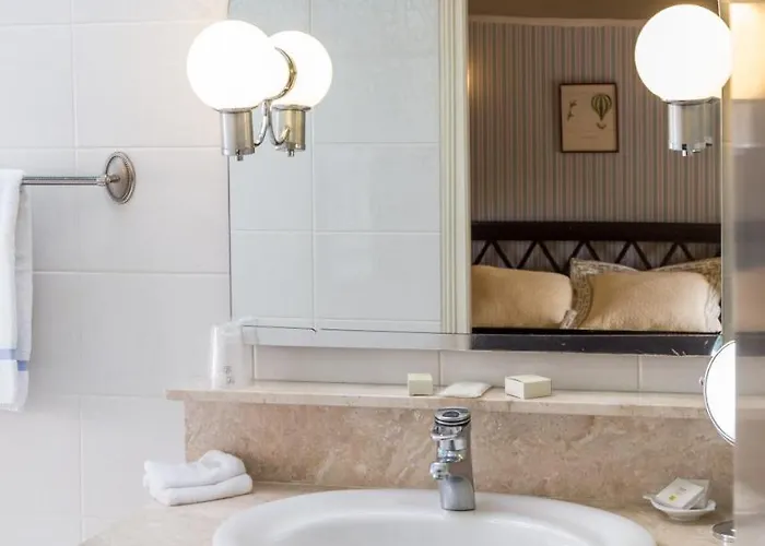 Hotel Logis Les Pigeons Blancs Cognac