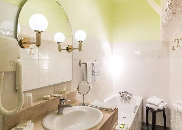 Logis Les Pigeons Blancs 3*