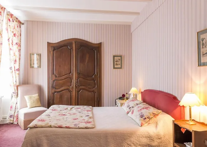 Logis Les Pigeons Blancs Hotel Cognac